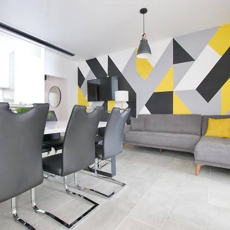 Premium Apartment By Hi5-Vaci Str. 3 Bedroom بودابست المظهر الخارجي الصورة