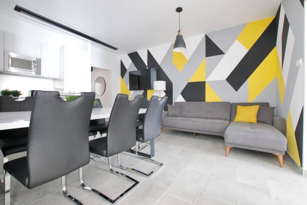 Premium Apartment By Hi5-Vaci Str. 3 Bedroom بودابست المظهر الخارجي الصورة