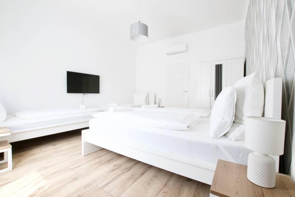 Premium Apartment By Hi5-Vaci Str. 3 Bedroom بودابست المظهر الخارجي الصورة